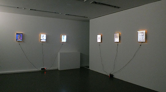 Ausstellung Translation-Suggestion - Eike Berg: Diary Entries, Videoobjekte; Kunsthaus Viernheim